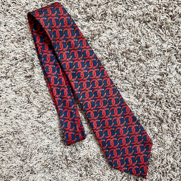 Hermes Other - Hermes Silk Tie Navy Blue & Red Horseshoe Chain Link Print